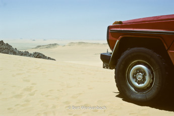 A stop on a dune, close to the Blue Mountains